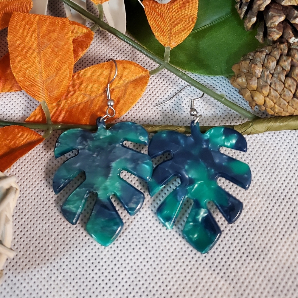Green Monstera Leaf Earrings - image 1